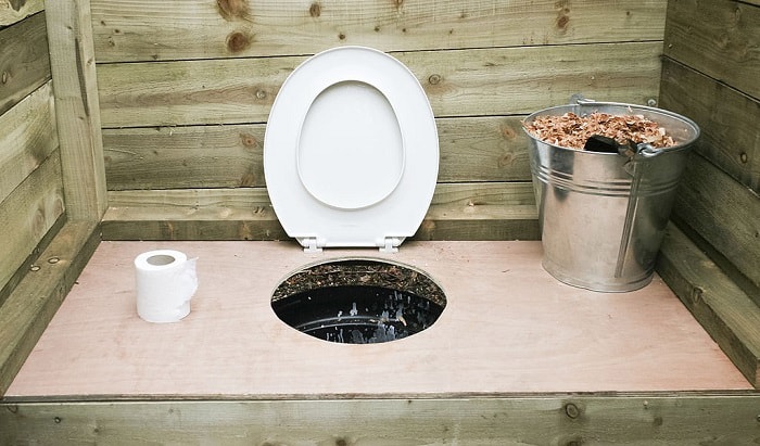 composting-toilet-vs-incinerating-toilet