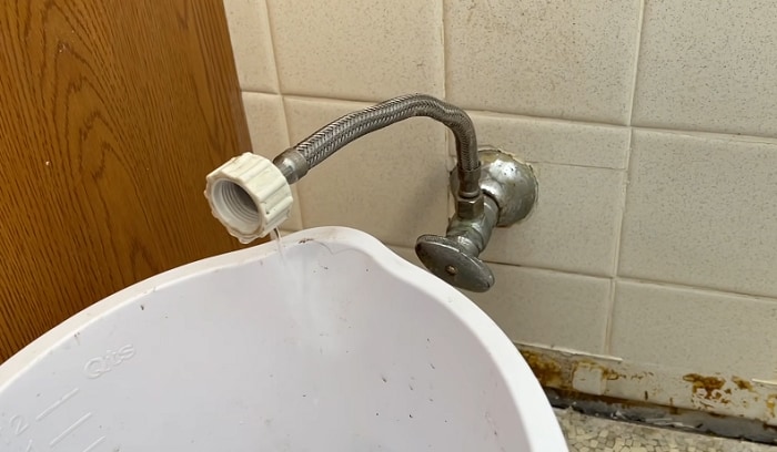 shut-off-water-to-toilet-in-apartment