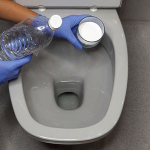 unclogging-a-toilet-with-baking-soda