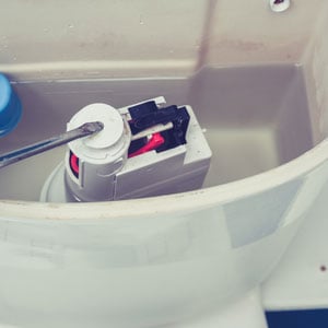 broken-flusher-on-toilet