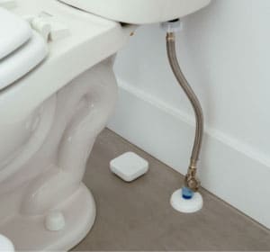 Test-Toilet-for-Leaks-by-Water-Leak-Sensor