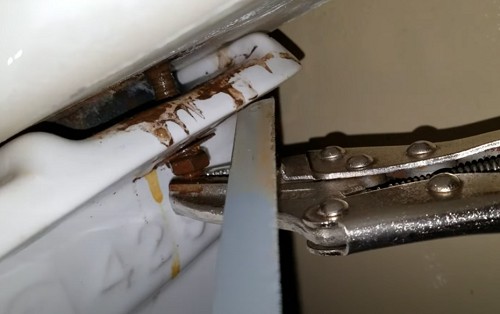 remove-rusted-toilet-tank-bolts-step-4